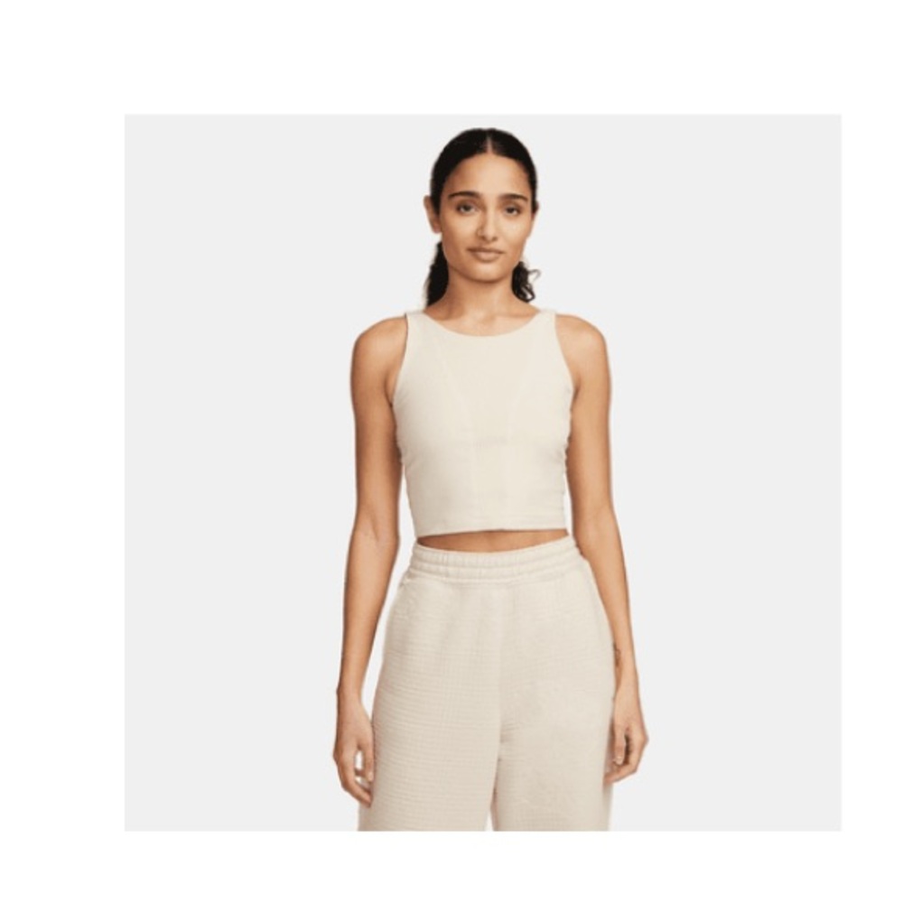 Nike Women's luxe yoga Crop Top